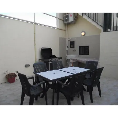 Villa Qronfli With Swimming Pool *